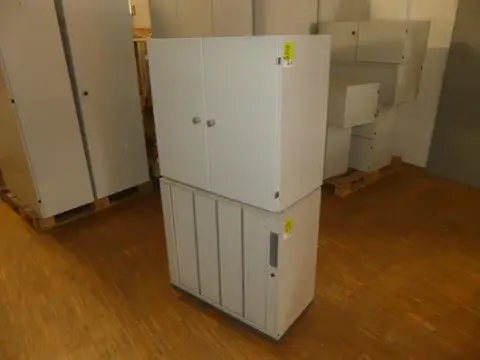 2 db oldalszekrény, tartalom nélkül