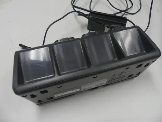 摩托罗拉 - 8位电池充电座(Charger Cradle)