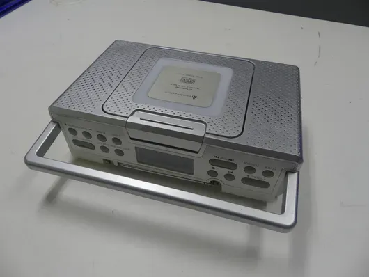 带 CD 播放器的嵌入式厨房收音机