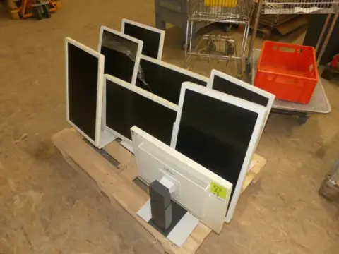 8 monitor