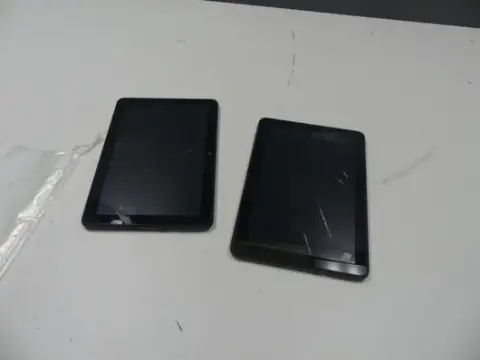 2 tablete Amazon Fire, defecte