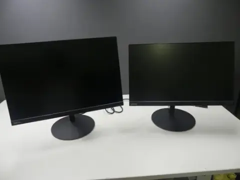2 pz. monitor Lenovo ThinkVision