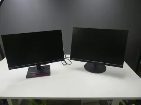 2x Lenovo - ThinkVision - monitor