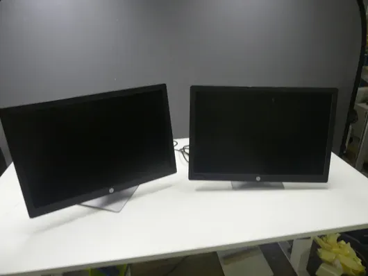 2x hp - Näyttö
