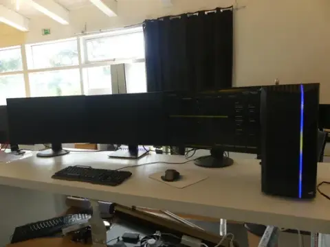 Set PC da gaming con 3 monitor
