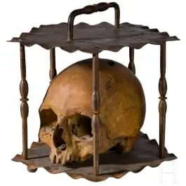 Teschio penitenziale in gabbia di ferro, storicismo, in stile XVI/XVII sec., tedesco, XIX sec.
