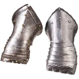 Deux gants d'armure, Italie, vers 1600