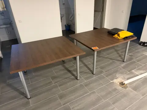 Lot mese auxiliare (dim.: câte 120 x 120 cm)