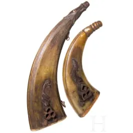 Două pulberiere cu cheie pentru armă cu roată, germane, circa 1700