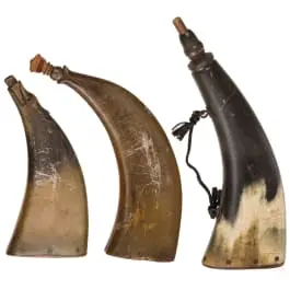 Tři rohové prachovnice, německé, polovina 18. století