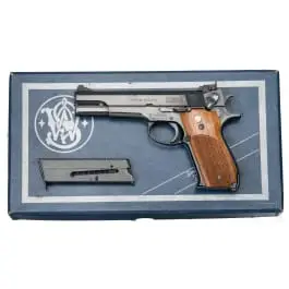 Smith & Wesson Mod. 52-1, « The .38 Master Single Action », dans sa boîte