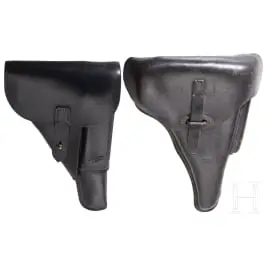 Twee holsters voor P 38