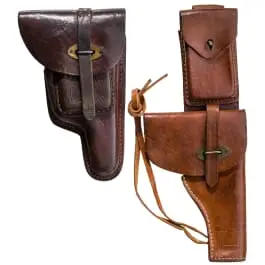 Deux étuis de pistolet inconnus