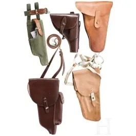 Cinq étuis de pistolet