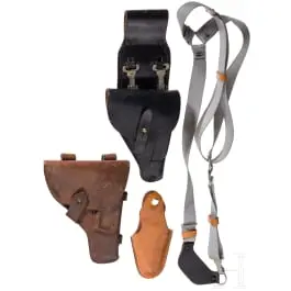 Trois étuis de pistolet et un dispositif de port