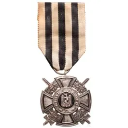 Ordre roumain de la Maison royale, croix du mérite, 2e classe, avec épées