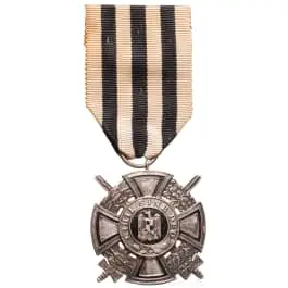 Ordre roumain de la Maison royale, croix du mérite, 2e classe, avec épées
