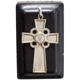 Cross for female servants for 25 years, in case