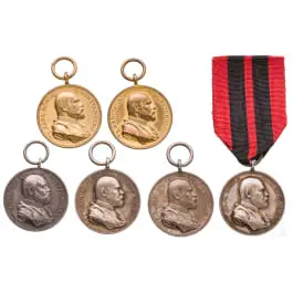 Quatre médailles commémoratives en argent et deux en bronze pour le 25e anniversaire de règne du roi Karl, 1889
