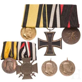 Deux barrettes de décorations et deux médailles du mérite