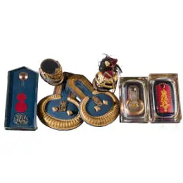 Kleine verzameling miniatuurhelmen en effecten