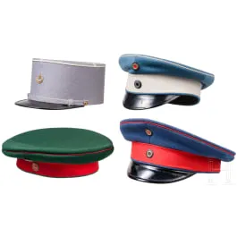 Quattro diversi copricapi militari, XIX/XX secolo