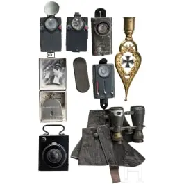 Piccola collezione di equipaggiamento, per lo più torce