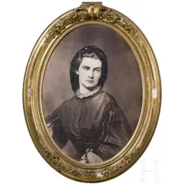 Marie van Beieren, koningin van Beide Siciliën (1841 - 1925) - levensgroot portretfoto in pronkframe, circa 1875