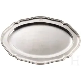 Gran bandeja de servir de plata del servicio de mesa de la Casa Real de Baviera, hacia 1900