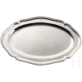 Grote zilveren serveerschaal uit het tafelservies van het Beierse koningshuis, circa 1900