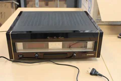 1 Pioneer güç amplifikatörü M-90a / seri numarası: 027-003-00432
