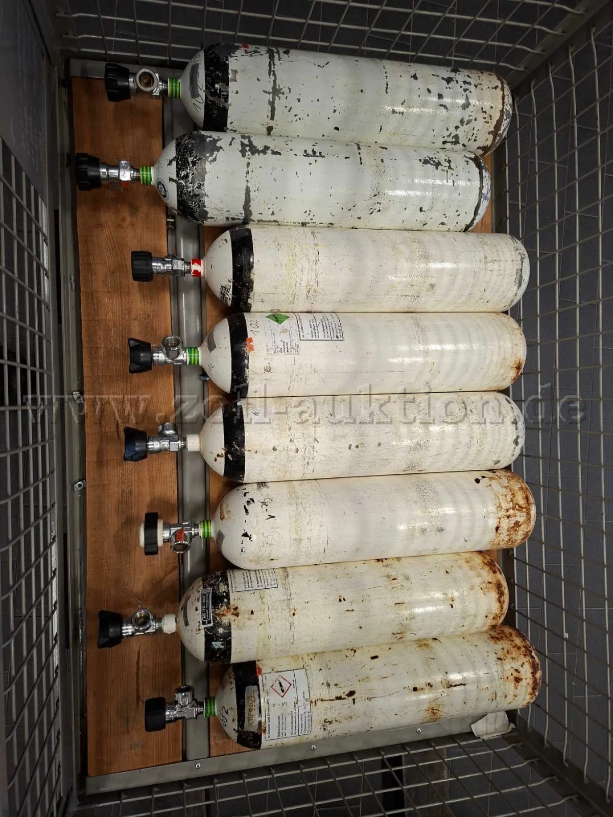 8 个呼吸空气瓶 潜水气瓶 7 升 200 巴 消防队
