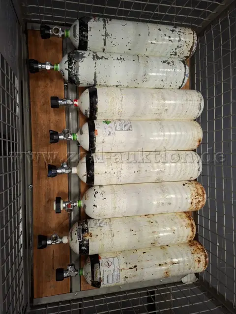 8 butelii de aer respirator, butelii de scufundare 7 litri 200 bari, pompieri