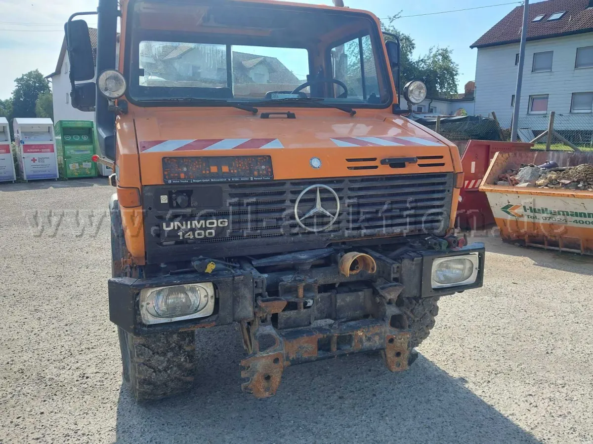 1 Mercedes-Benz Unimog U 1400