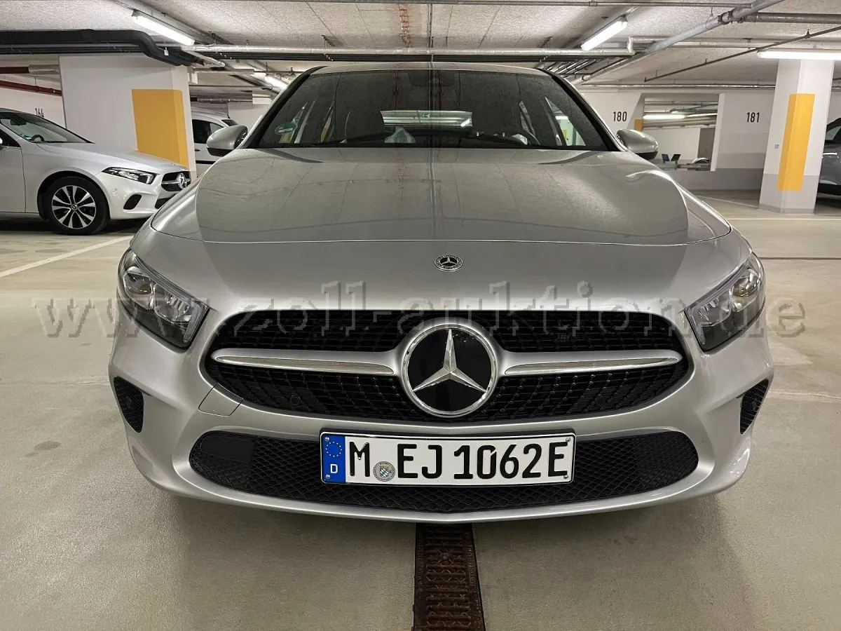1 Mercedes Benz A 250 e 8G-DCT Style