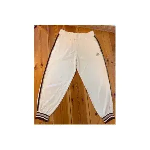 New Balance eşofman altı, beden L