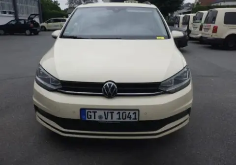 1 VW Touran, registracija: GT-VT 1041, prva registracija: 05.04.2023, broj šasije: WVGZZZ1T6PW012795, 367.259 km, Euro 6, dizel, 1968 ccm, 110 kW,…