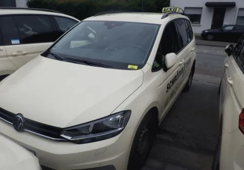 سيارة VW Touran واحدة، لوحة التسجيل: GT-VT 1061، أول تسجيل: 02.04.2024، رقم الهيكل: WVGZZZ1T5RW013083، 171.458 كم، ديزل، Euro 6، 1968 سم مكعب، 110 كيلوواط، 0603/000