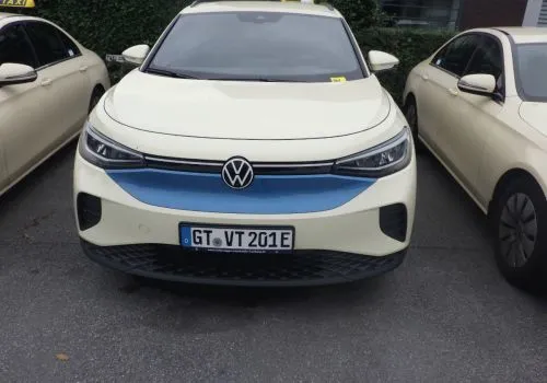 1 VW ID.4 Pro، لوحة التسجيل: GT-VT 201E، أول تسجيل: 16.06.2025، رقم الهيكل: WVGZZZE28SE006626، 33.031 كم، كهربائي، 89 كيلوواط، 0603/CSX