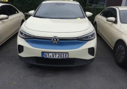 1 VW ID.4 Pro، لوحة التسجيل: GT-VT 201E، أول تسجيل: 16.06.2025، رقم الهيكل: WVGZZZE28SE006626، 33.031 كم، كهربائي، 89 كيلوواط، 0603/CSX