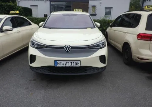 1 سيارة VW ID.4 Pro، اللوحة: GT-VT 110E، أول تسجيل: 18.07.2025، رقم الهيكل: WVHZZZE27SE046891، 26,112 كم، كهربائية، 89 كيلوواط، 0603/CSX