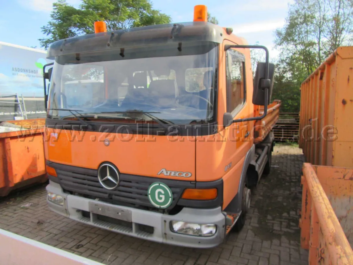 1 辆 Daimler-Chrysler (D) 自卸卡车 敞厢 972.02