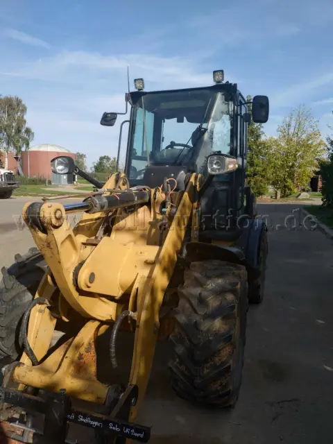 1台轮式装载机 Cat 907 H 有故障