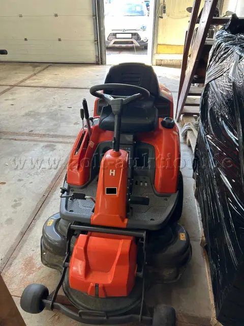 1 klippetractor Husqvarna Rider R 213 C