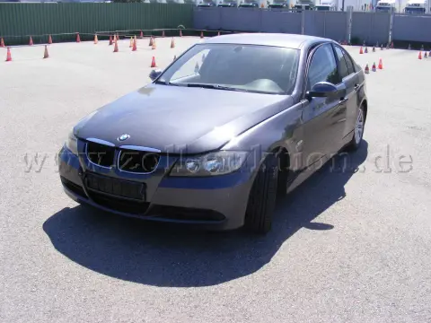 1 BMW 320i / مركبة للإصلاح