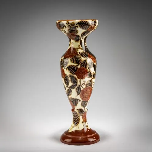 Hohe Vase mit fliegendem Vogel, 1920er Jahre