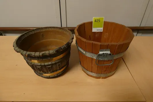 2x dřevěná vědra