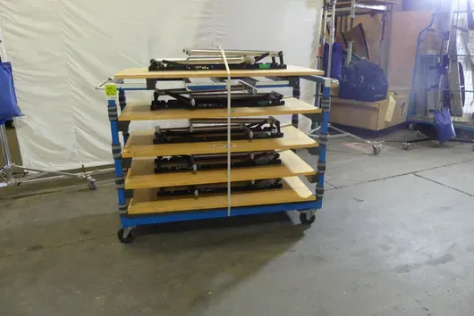 Partij tafels, met wagen