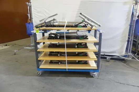Partij tafels, met wagen