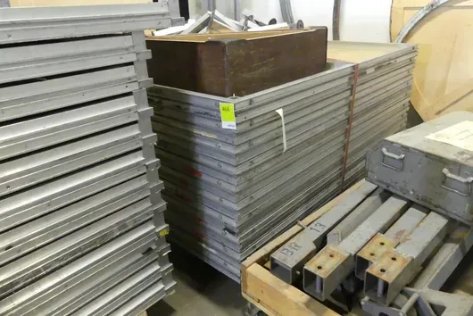Lot d'éléments de podium